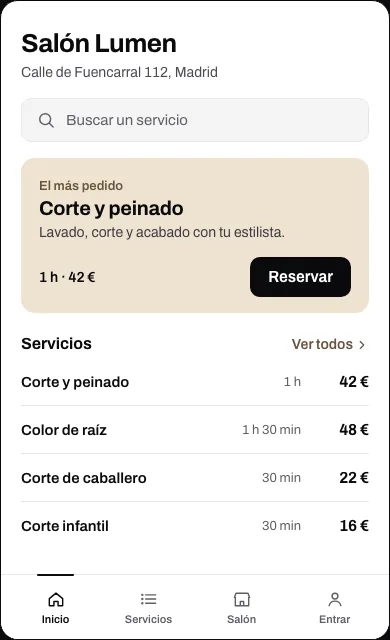 La página de reservas de Salón Lumen en el móvil: el nombre del salón, el buscador, el servicio más pedido y la lista de servicios con su duración y su precio. Datos de ejemplo.